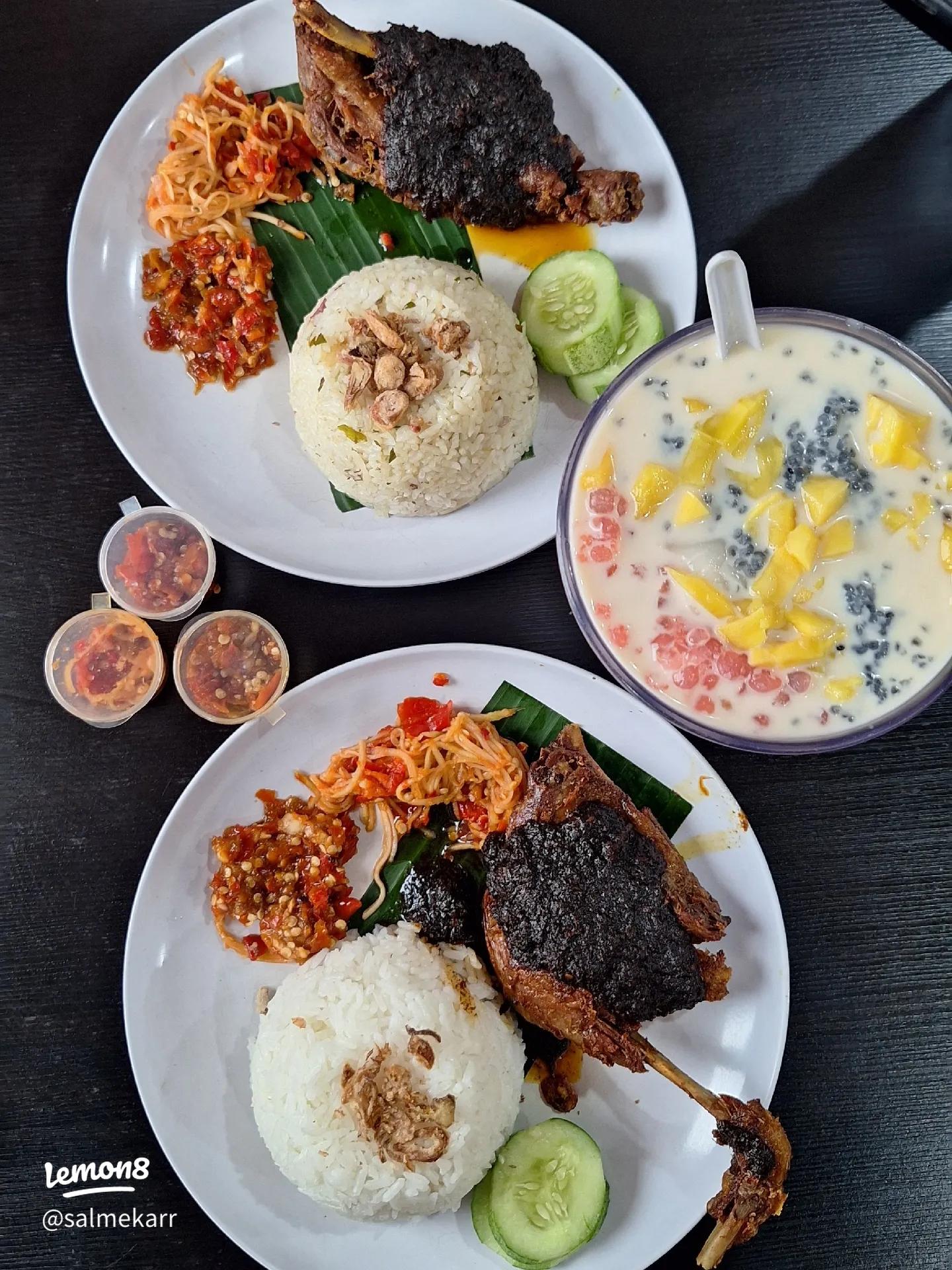 Suasana Dapur Bebek Carok